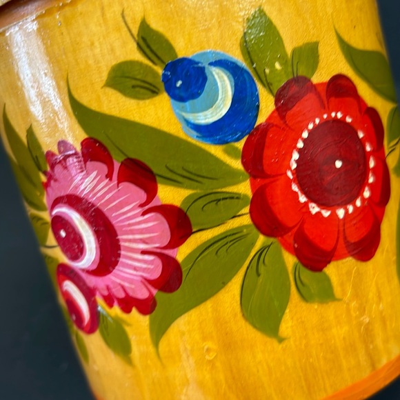 - Vintage 6” Russian  wood canister with handpainted floral design - Picture 7 of 8